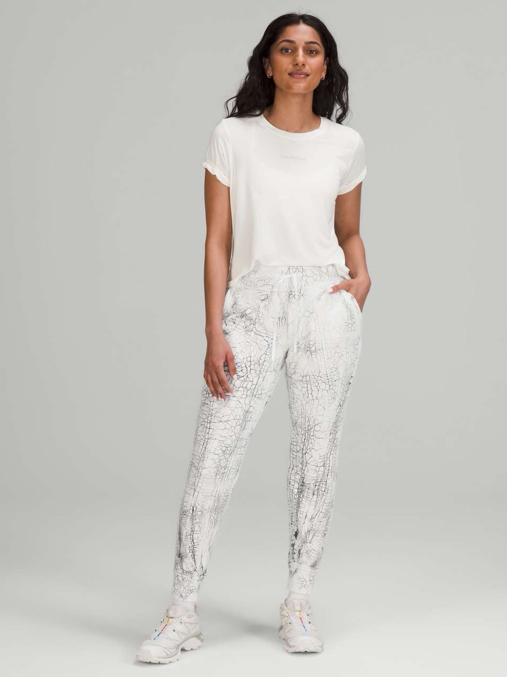 021. Lululemon Warm Down Jogger *7/8 Length
Thread Dye White Black size 6
